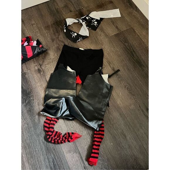 Pirate Girl Renegade Child Costume Size Medium 8/10 - Picture 6 of 6